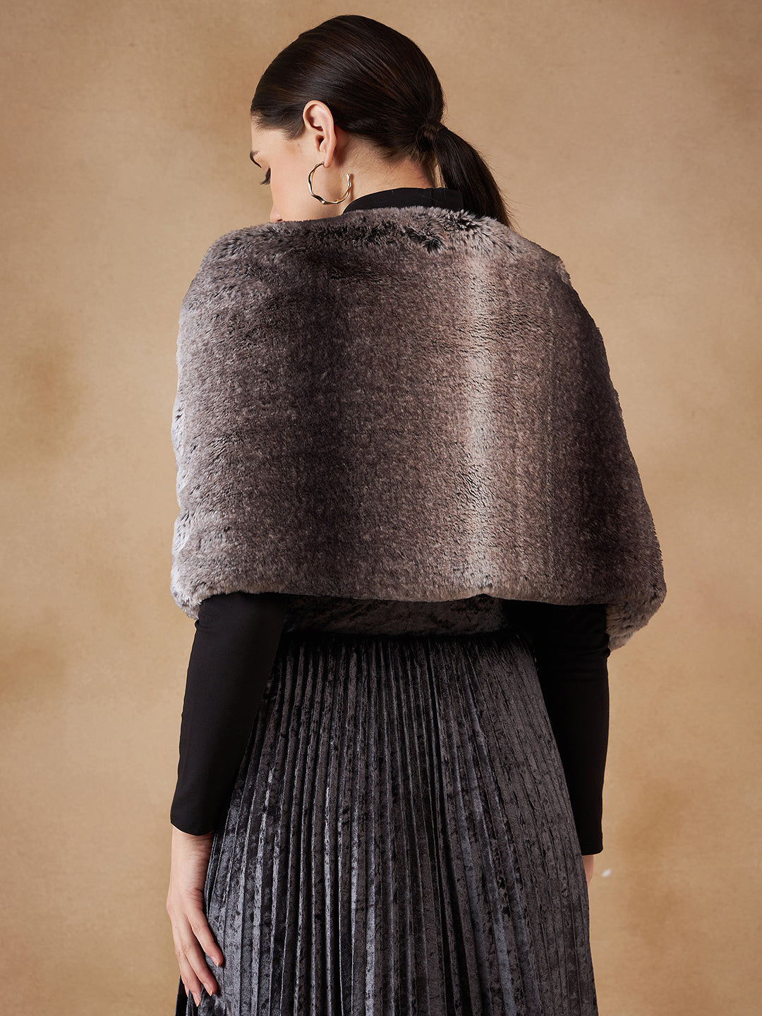 InWeave Women's Dark Grey Duble Shade Long Faux Fur Cape