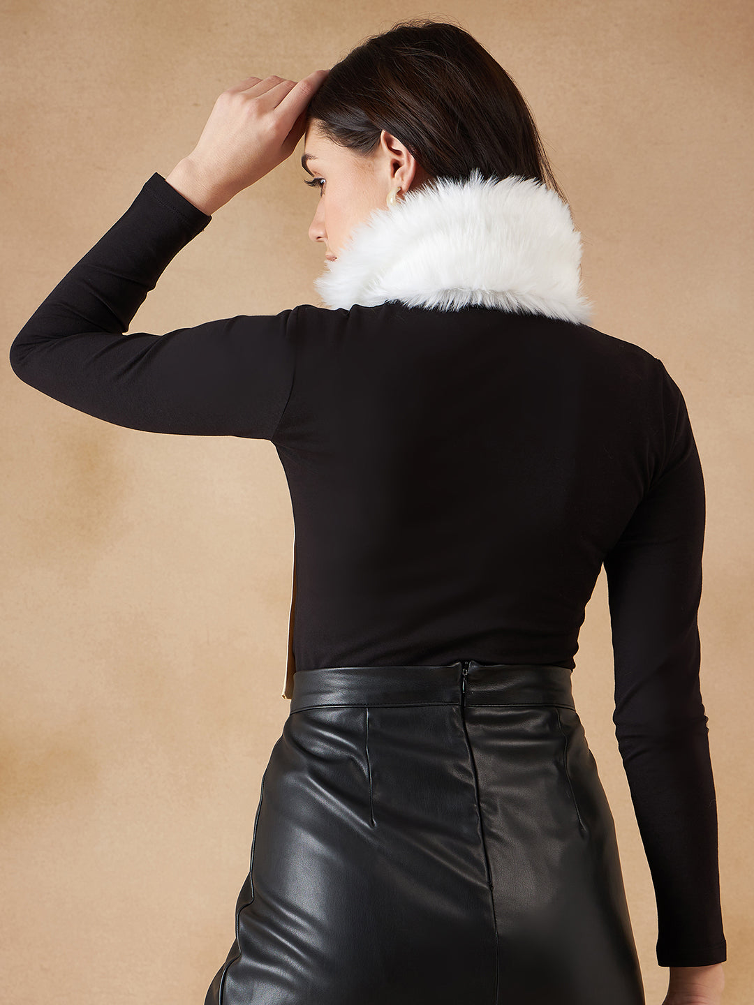 InWeave Women's Pure White Fur Neckpiece