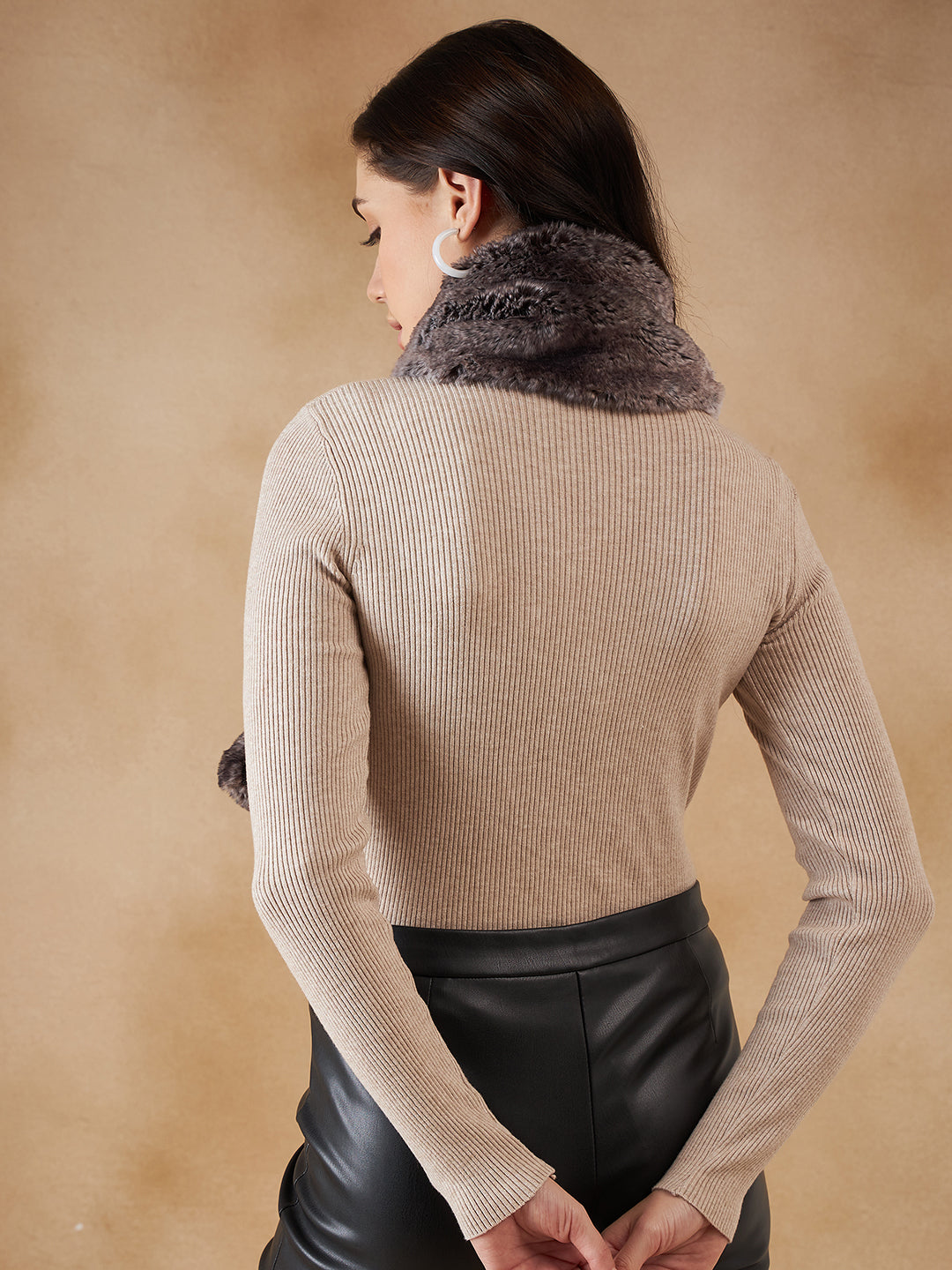 InWeave Women's Dark Grey Double Shade Faux Fur Neck Warmer