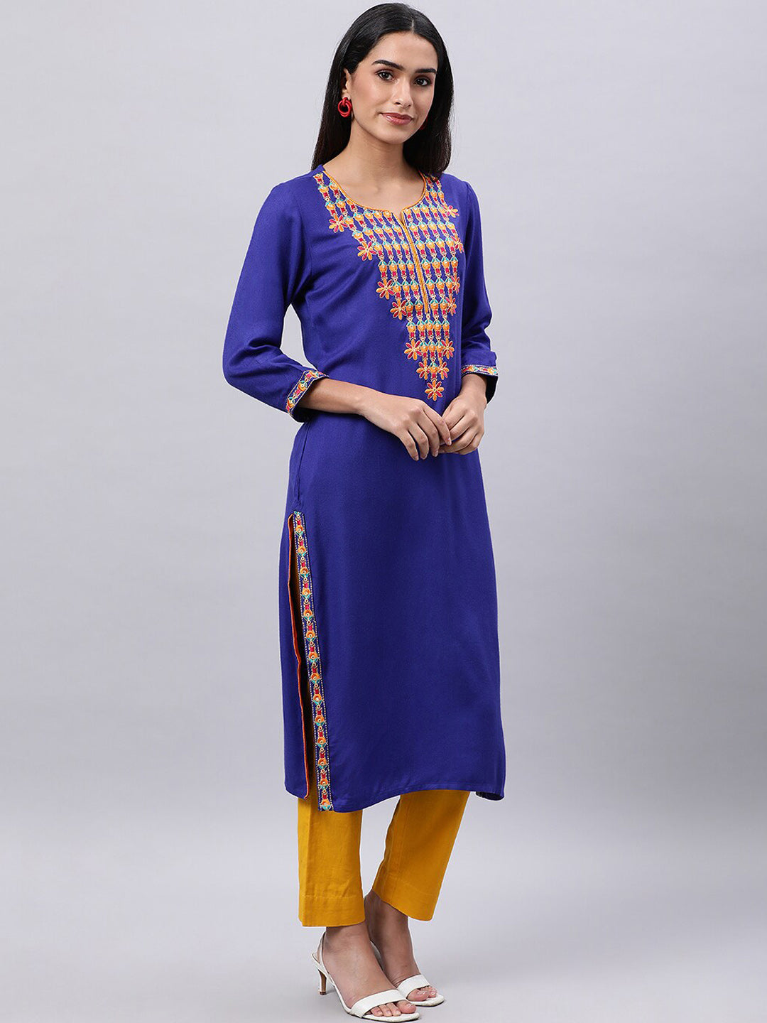 Souchii Women Beautiful Ethnic Motifs Yoke Design Mirror Work Kurta