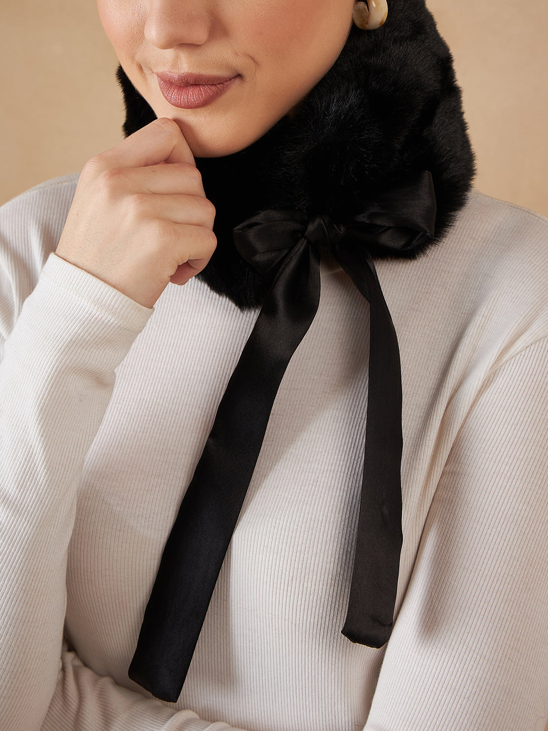 InWeave Women's Black Fur Neckpiece