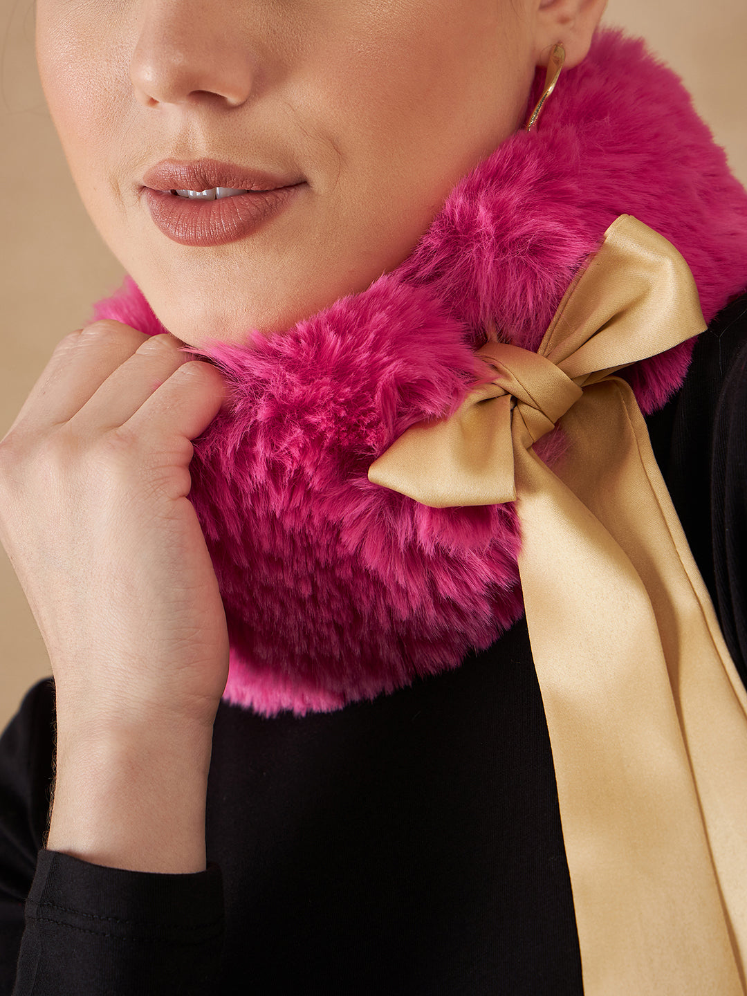 InWeave Women's Light Pink Fur Neckpiece