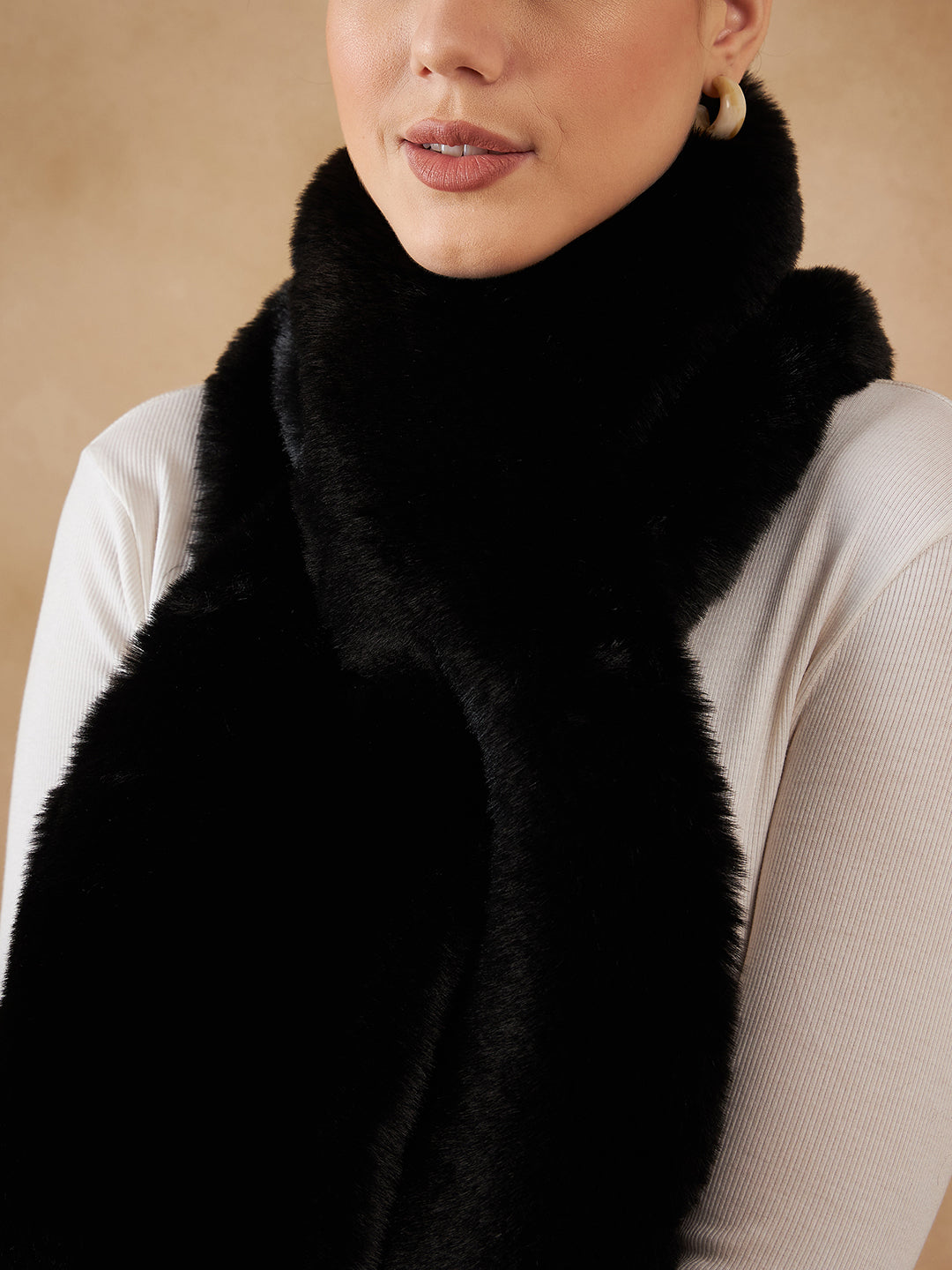 InWeave Women's Black Faux Fur Neck Warmer