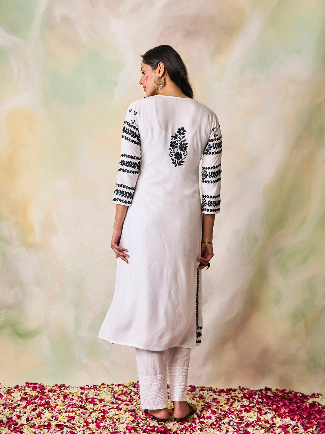 HOUSE OF KARI Notched Neck Floral Embroidered Chikankari Cotton Kurta