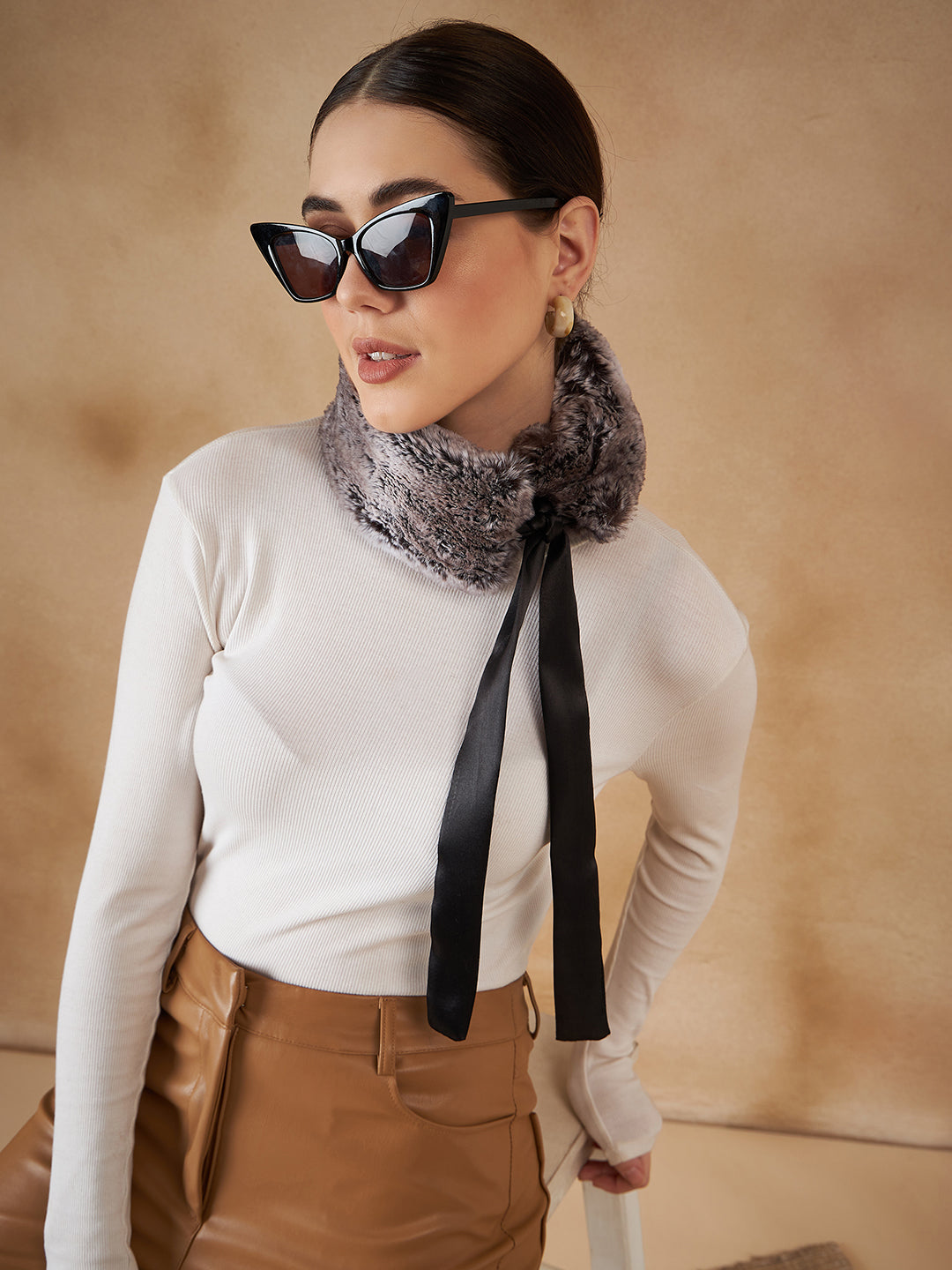InWeave Women's Dark Grey Duble Shade Fur Neckpiece
