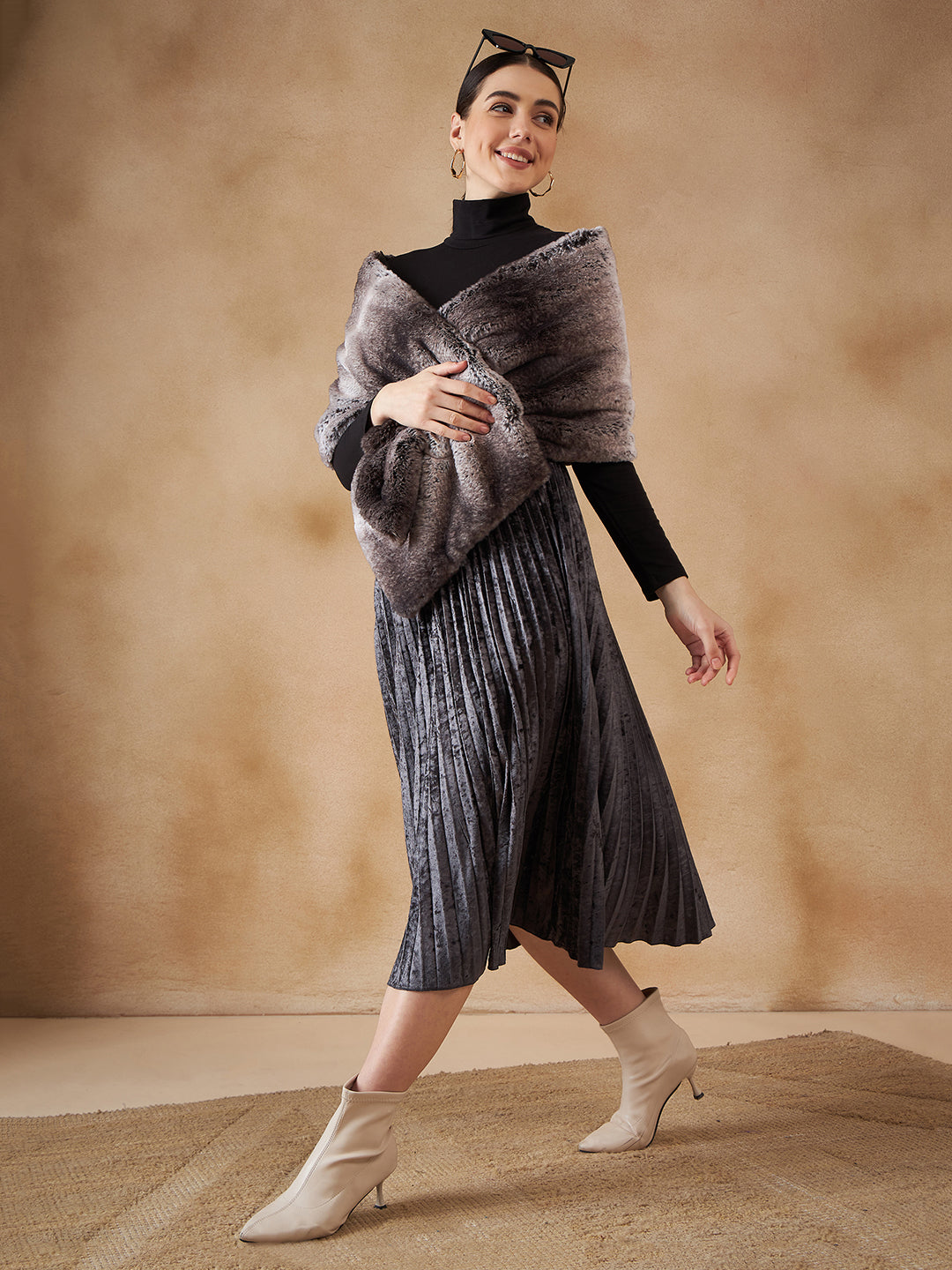 InWeave Women's Dark Grey Duble Shade Long Faux Fur Cape