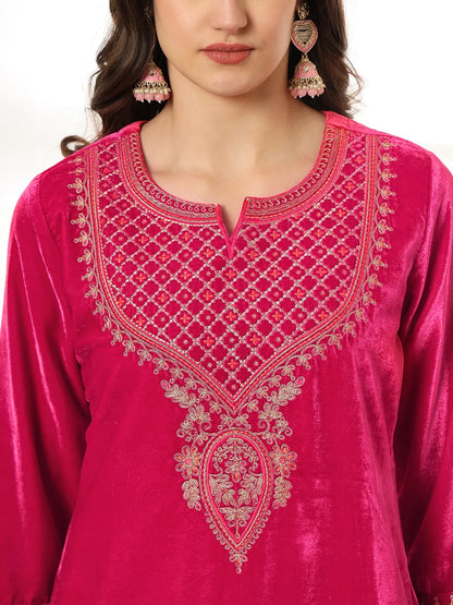 Yufta Pink Velvet Kurta Dupatta Set With Embroidery