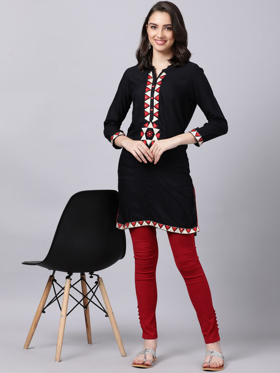 Souchii Women Black Geometric Embroidered Grandeur & Majestic Artwork Kurta