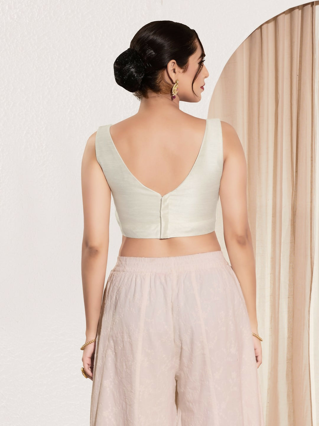 Joban Fashion Off White Mulberry Silk Padded Blouse With Round Neck Sleeveless