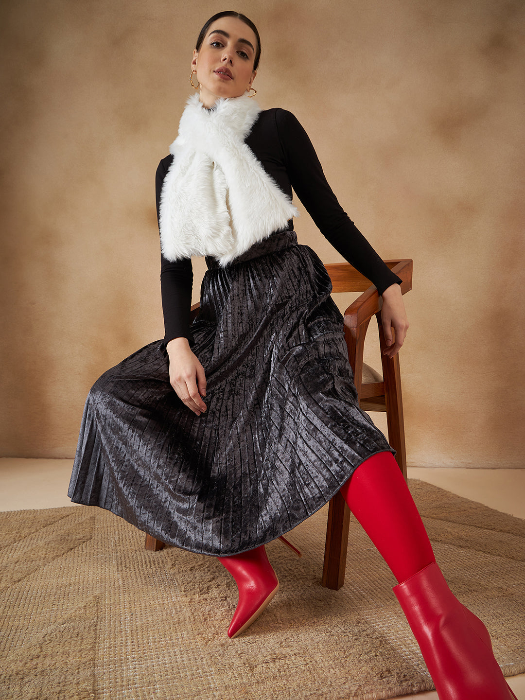 InWeave Women's Pure White Faux Fur Neck Warmer