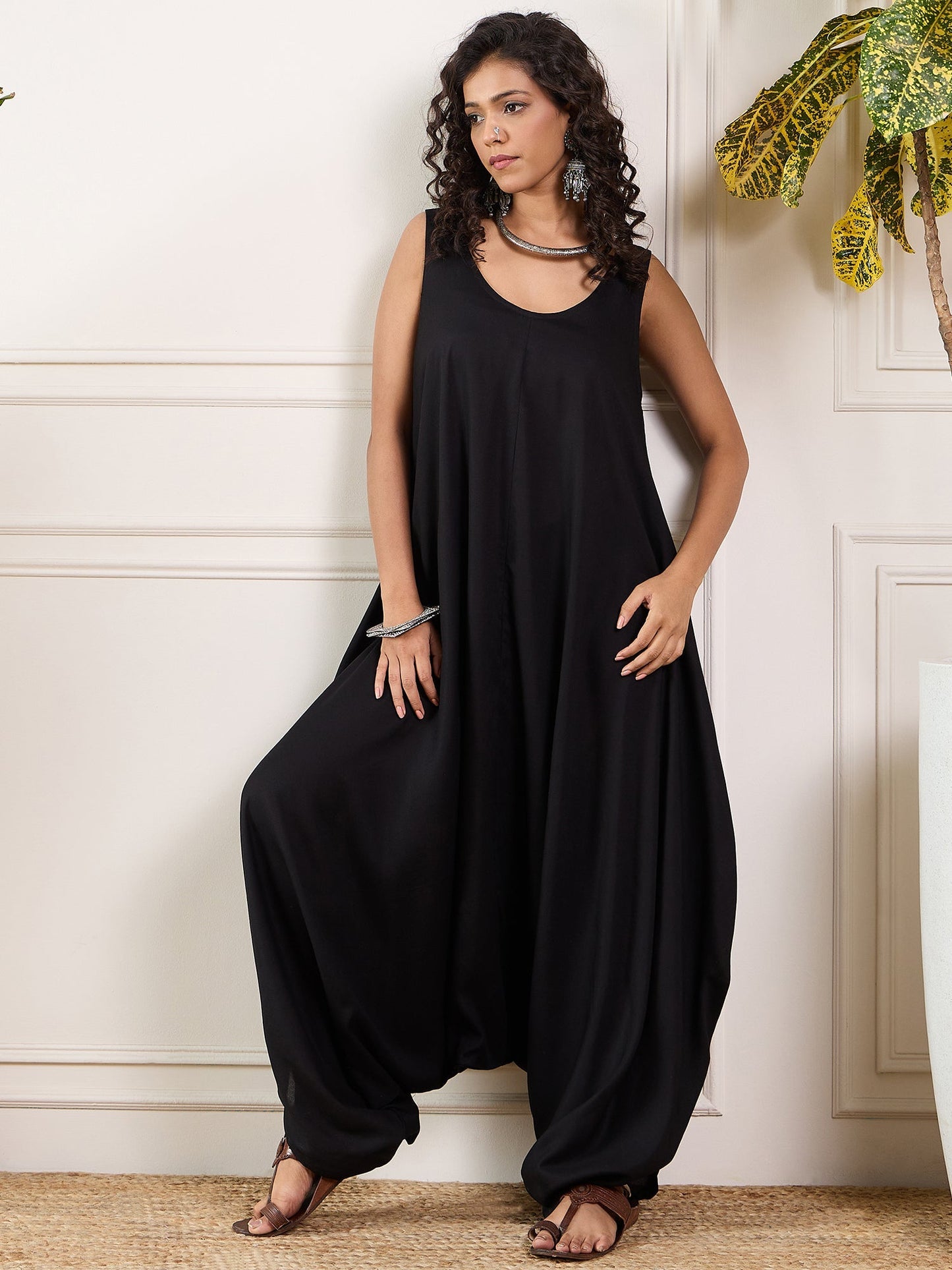 InWeave Black Round Sleeveless Jumpsuit