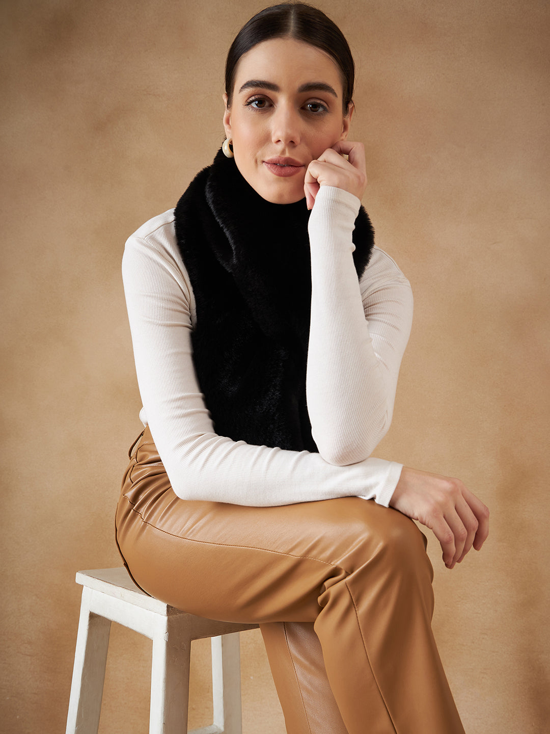 InWeave Women's Black Faux Fur Neck Warmer