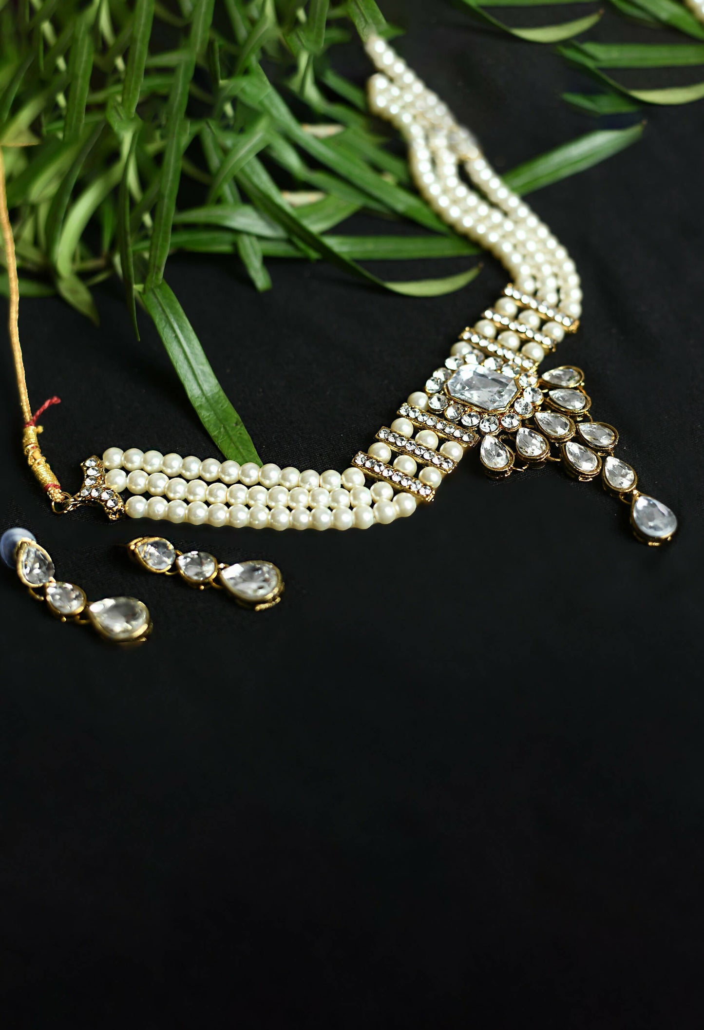 Mominos Fashion Johar Kamal Gold-Polished Brass Finish Kundan/Stone Choker For Women (White)