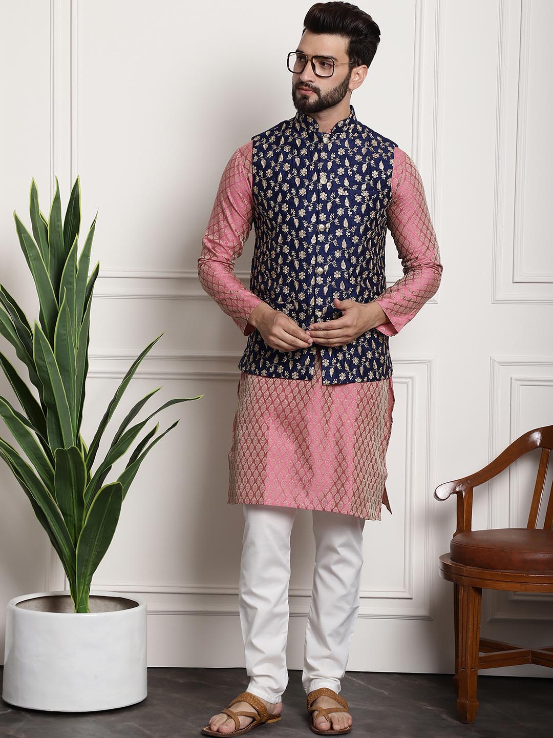 Sojanya Men Pink Ethnic Motifs Kurta with Pyjamas & Nehru Jacket