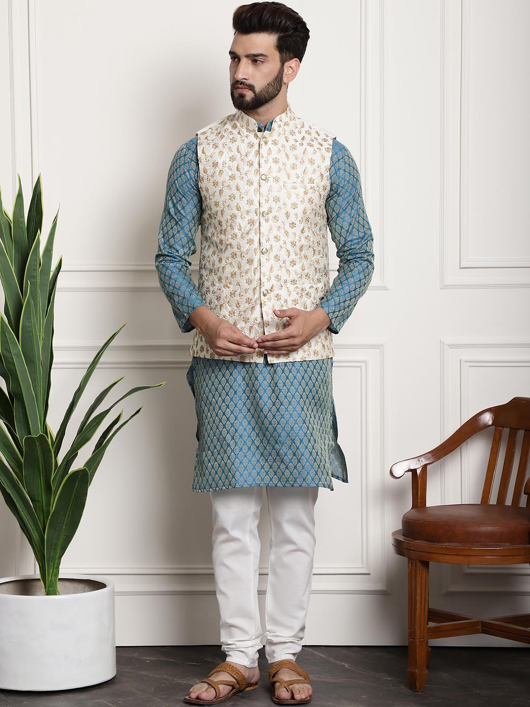 Sojanya Men Blue Ethnic Motifs Kurta with Pyjamas & Nehru Jacket