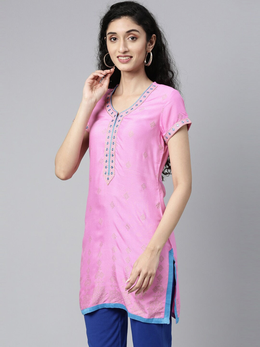Souchii Pink Embroidered Pastels Kurta