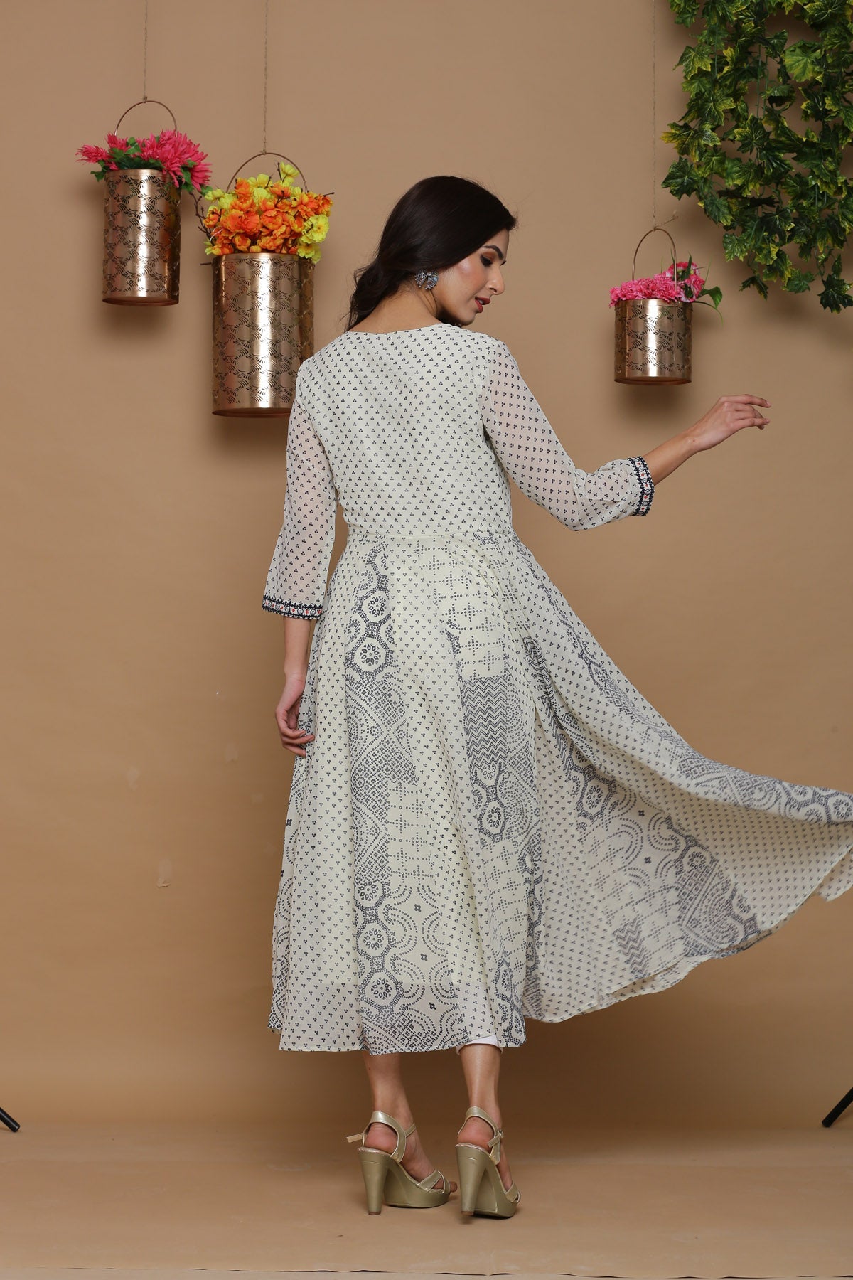 Juniper Womens Ivory Georgette Bandhani Print Kurta