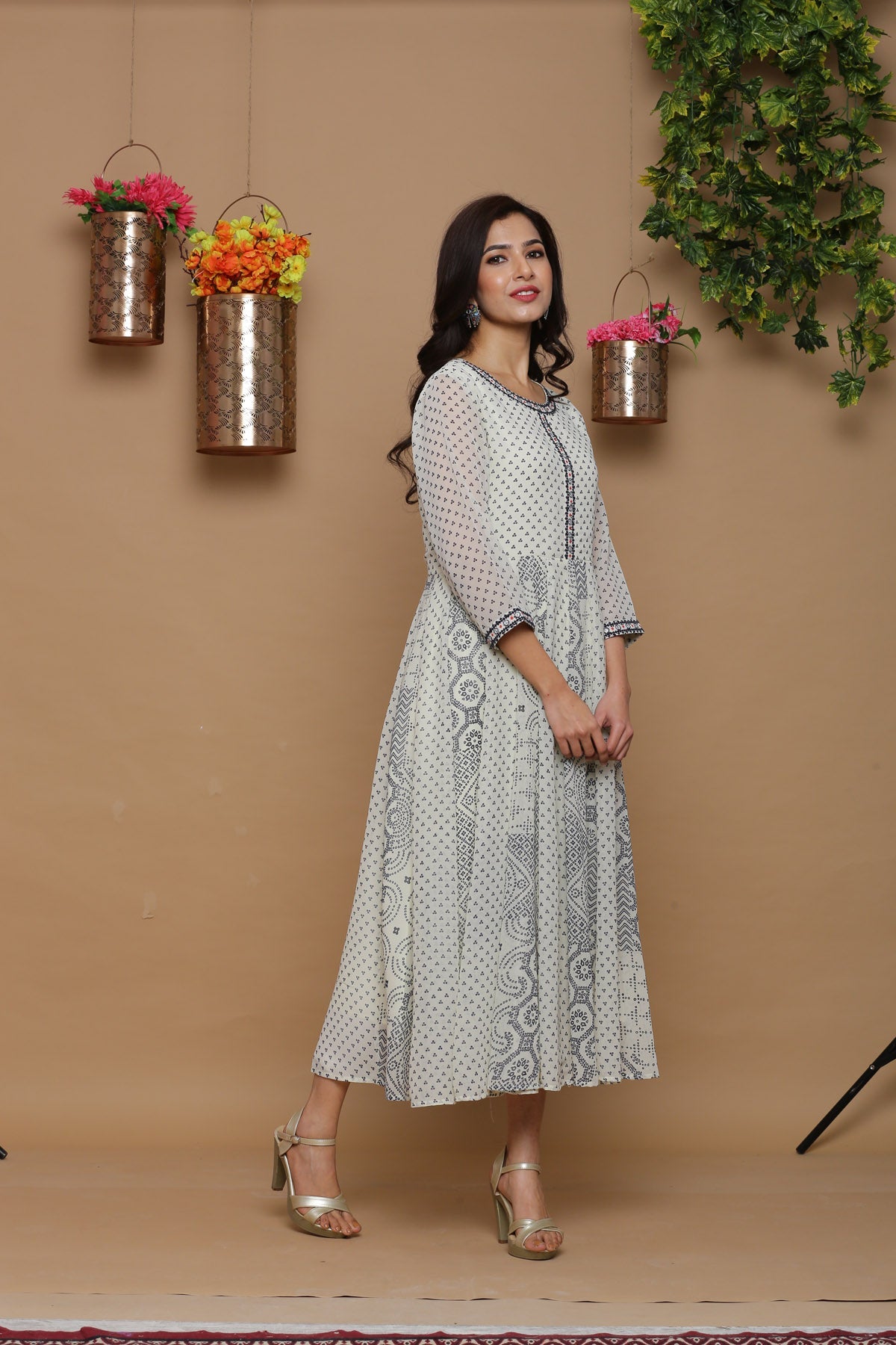 Juniper Womens Ivory Georgette Bandhani Print Kurta