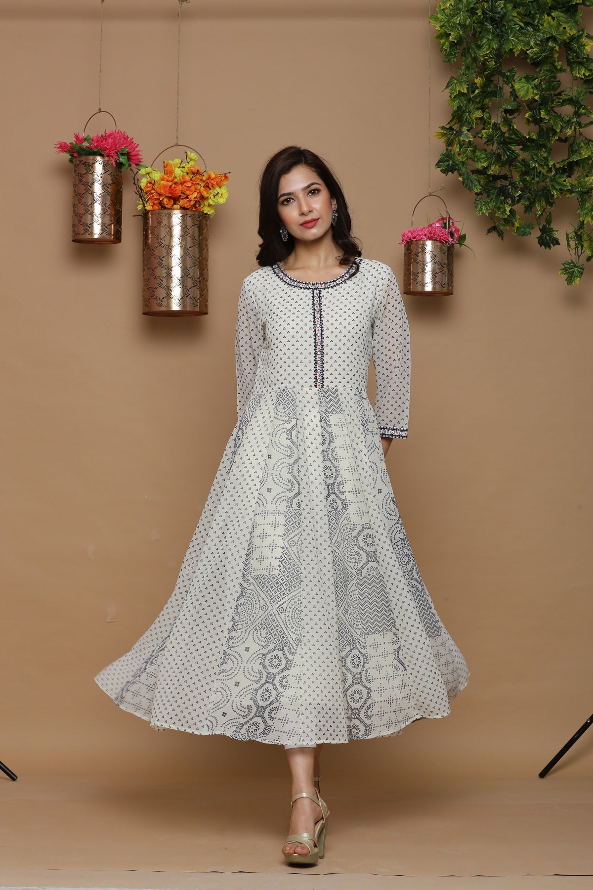 Juniper Womens Ivory Georgette Bandhani Print Kurta