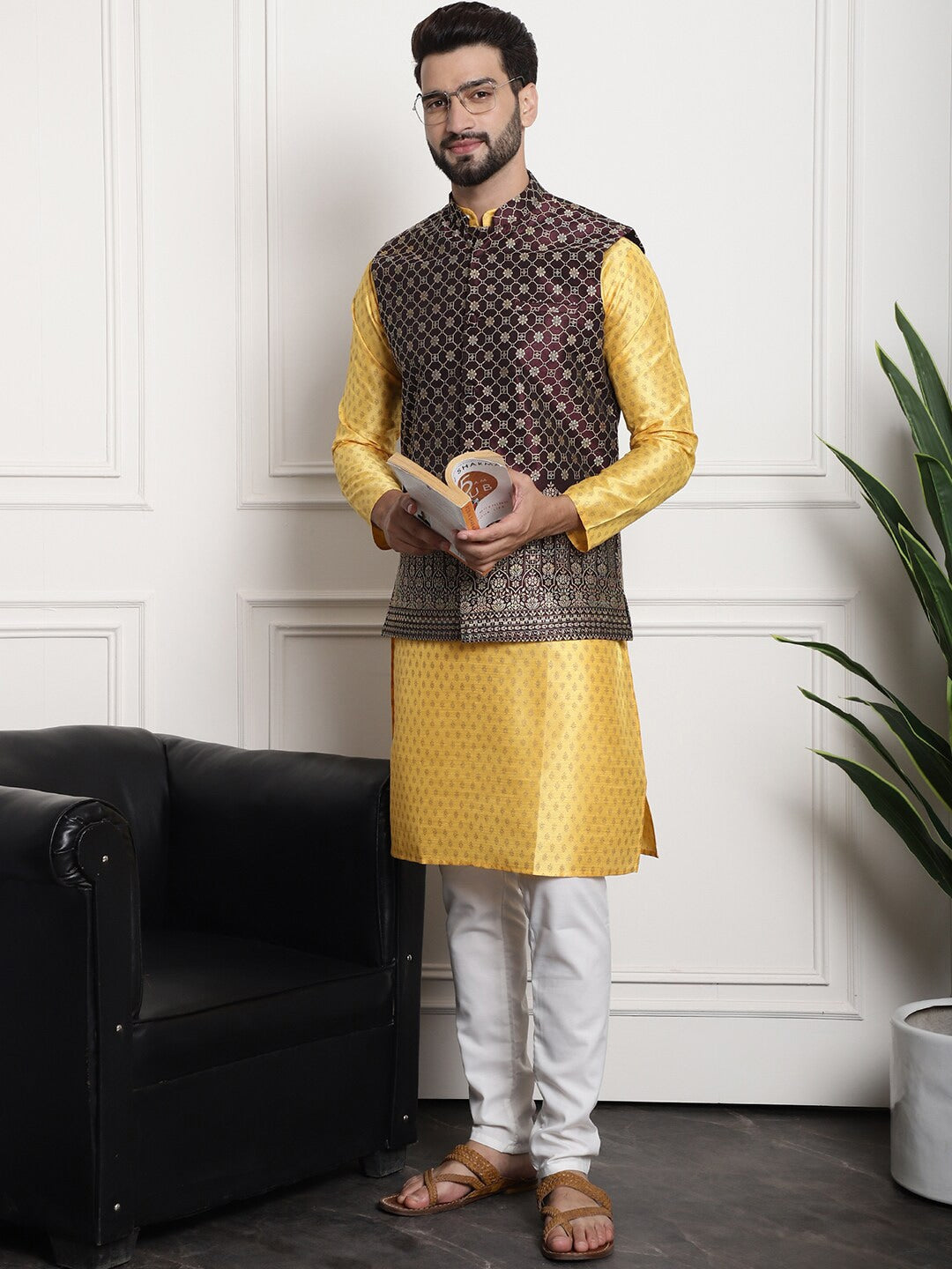 Sojanya Ethnic Motifs Printed Regular Kurta & Pyjamas With Nehru Jacket