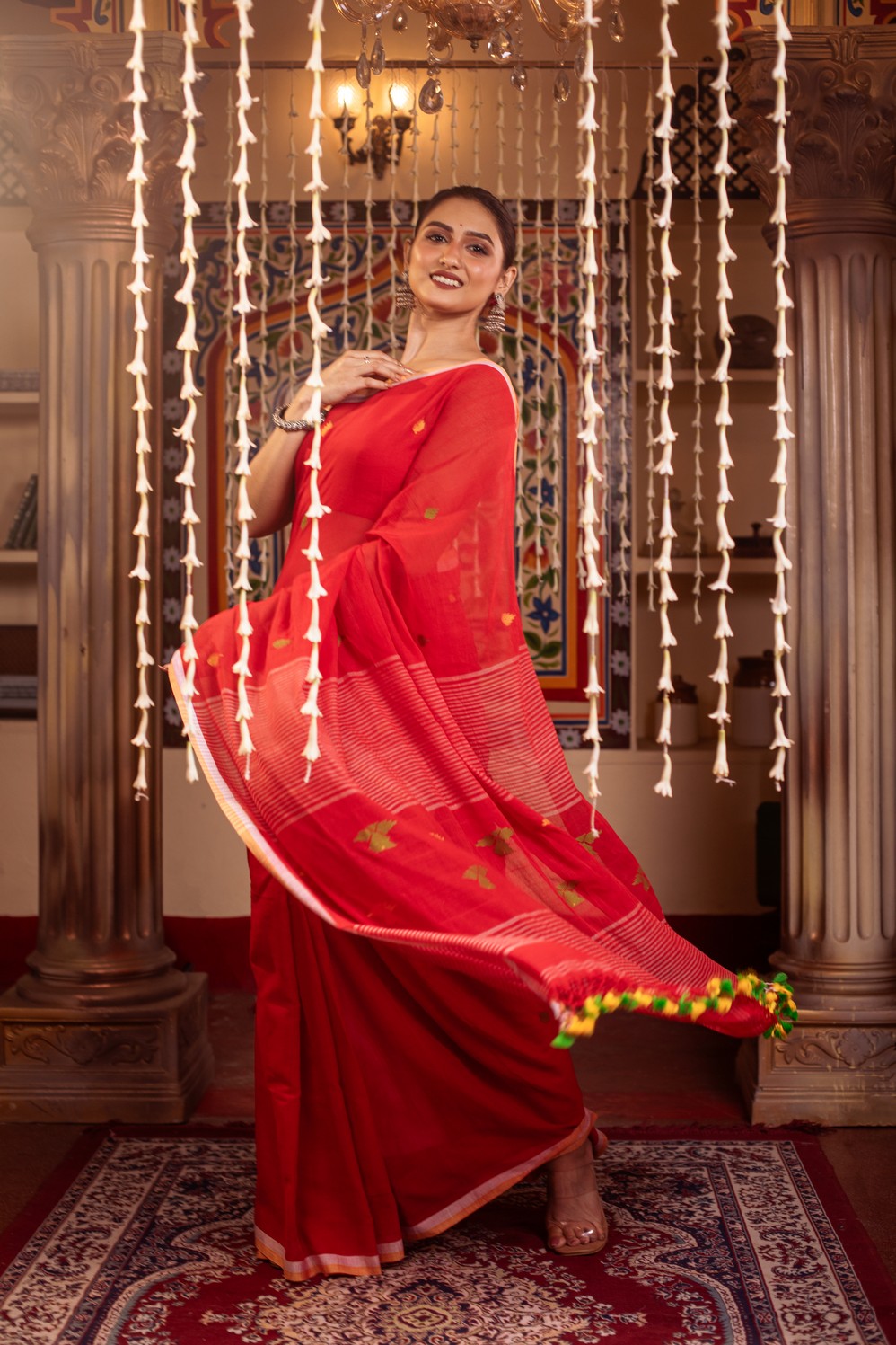 Very Much Indian Mastaani - Pure Mul Jamdhani Cotton Handloom Saree with Beautiful Diamond Weaves - Red