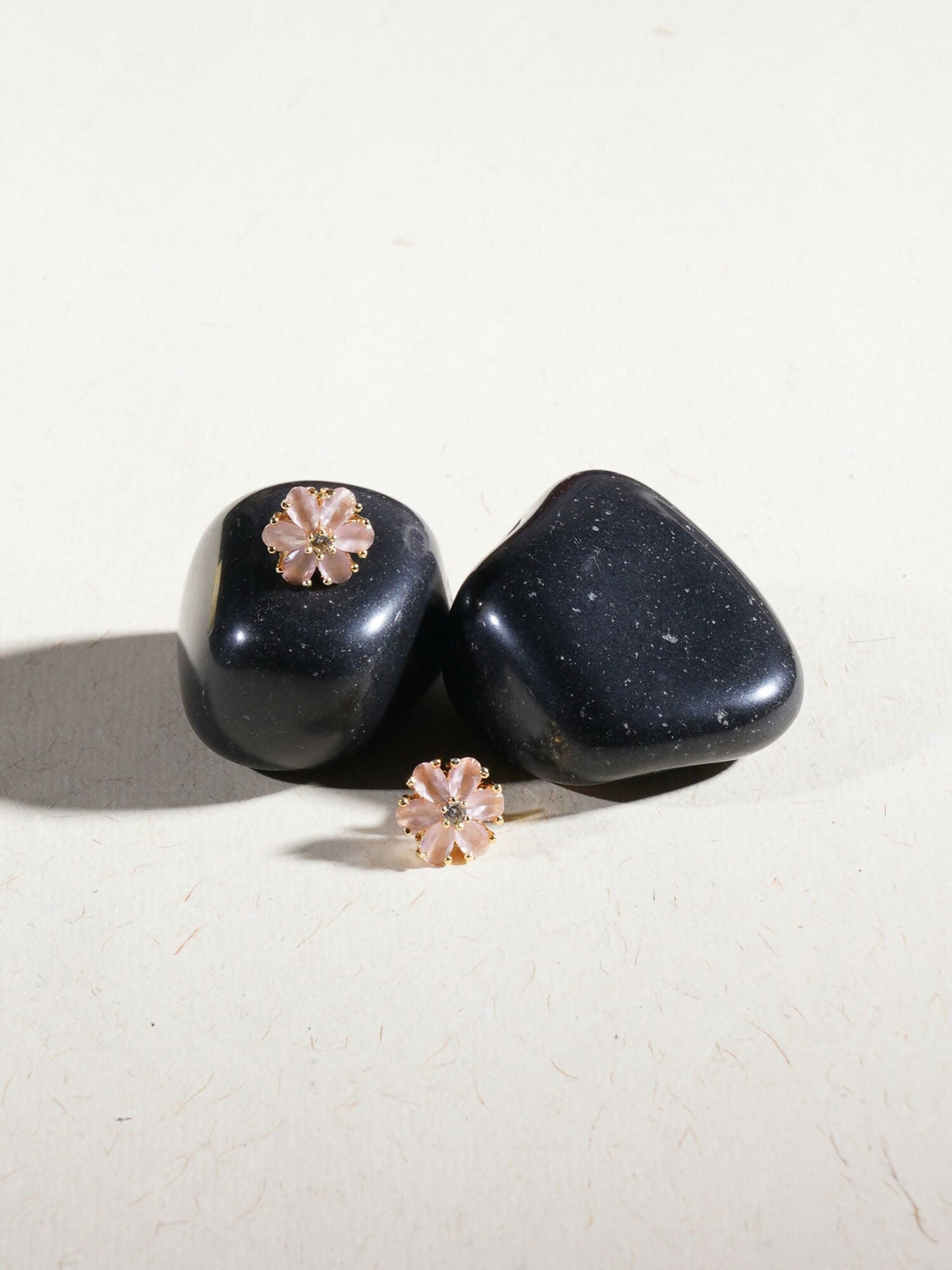 stone stud (peach) - Ruby Raang