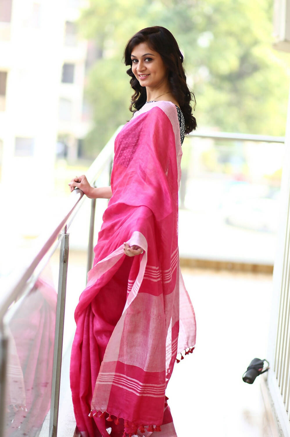 Very Much Indian Pure Linen Saree With Sleek Border And Exclusive Design - Pink