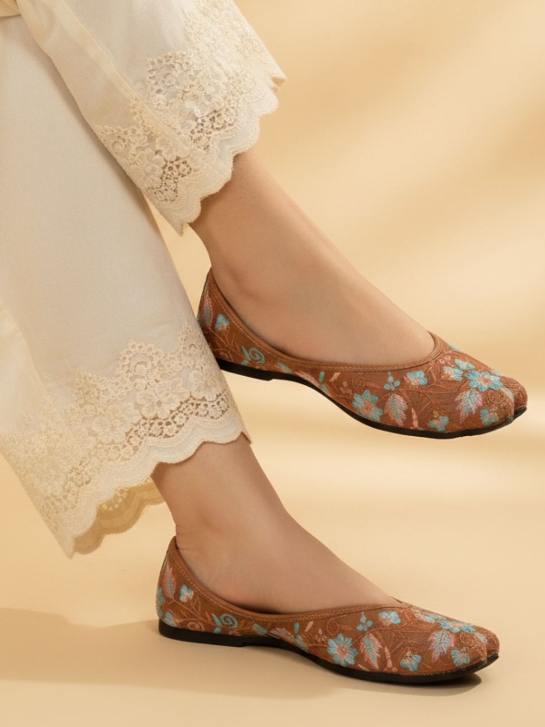 Desi Colour Women Indian Ethnic Footwear-Cushioned Peach Floral