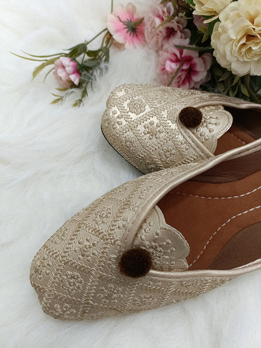 Desi Colour Women Indian Ethnic Footwear-Gold Front Flip