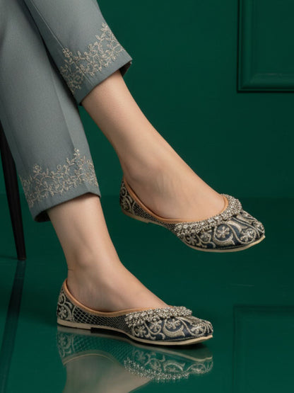 Desi Colour Women Indian Ethnic Footwear-Black Gungroo