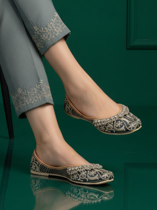 Desi Colour Women Indian Ethnic Footwear-Black Gungroo
