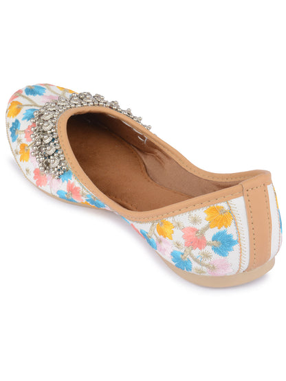 Desi Colour Women Indian Ethnic Footwear-Multi Gungroo