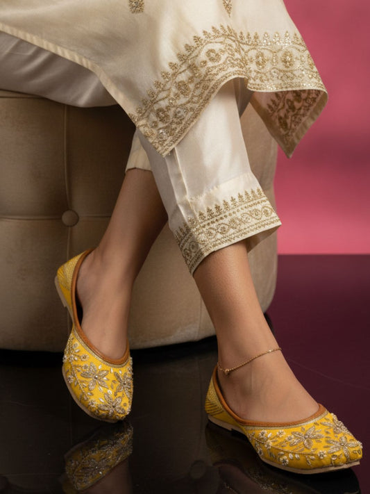 Desi Colour Women Indian Ethnic Footwear-Yellow Dabka