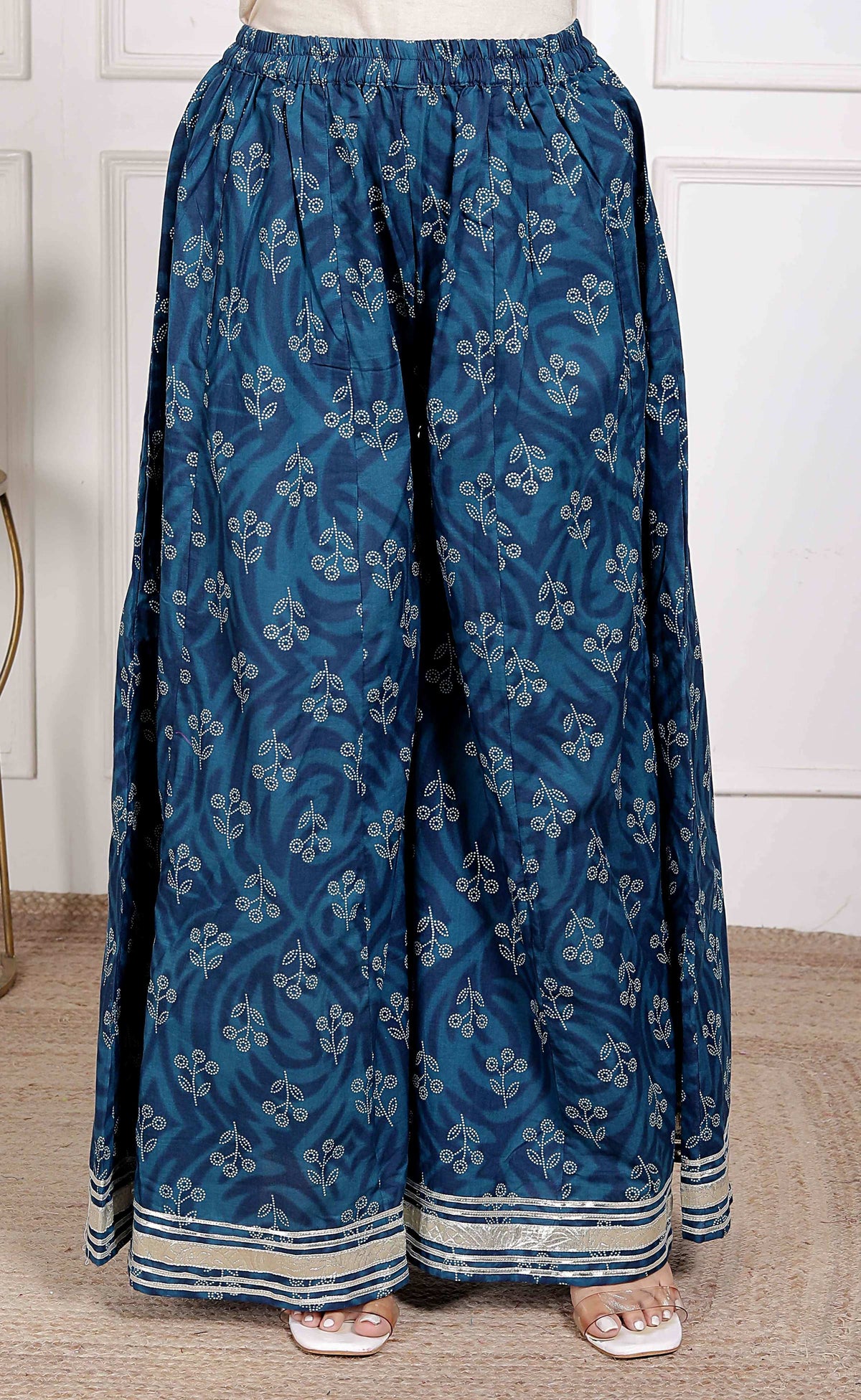 Miravan Women's Cotton Floral Printed V-Neck Kurta with Flared Palazzo