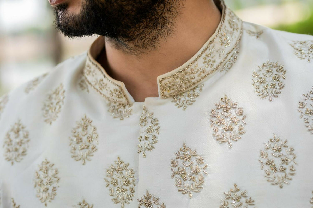 Iysian Silver Sherwani Set by Hilo Design
