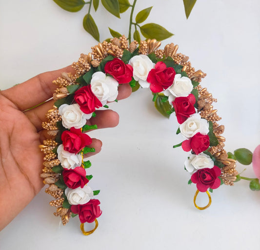 Maroon & white Rose Gajra