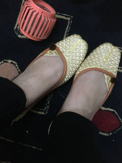 Desi Colour Women Indian Ethnic Footwear-Gold Side Flip-2