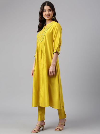 Janasya Women's Yellow Crepe Silk Solid Kurta With Pant