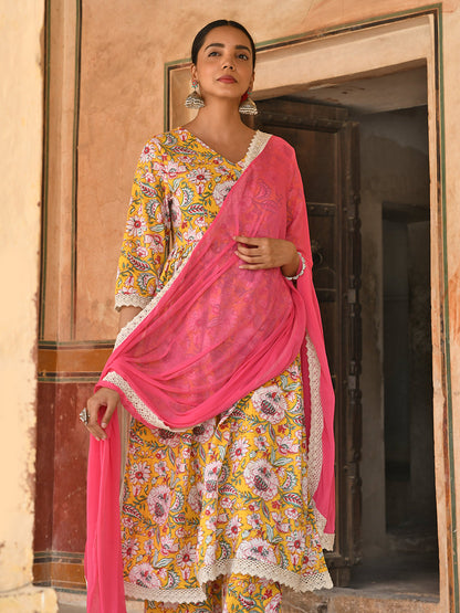 Janasya Women's Yellow Cotton Floral Print Kurta With Palazzo And Dupatta