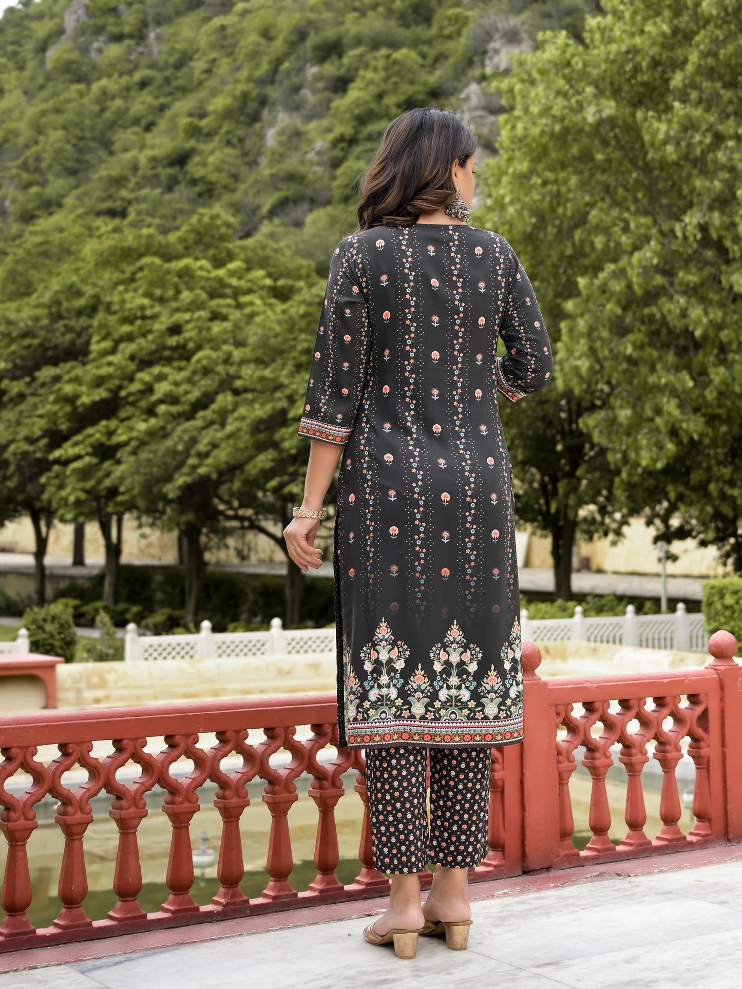 Juniper Women's Black Viscose Rayon Printed Kurta Set