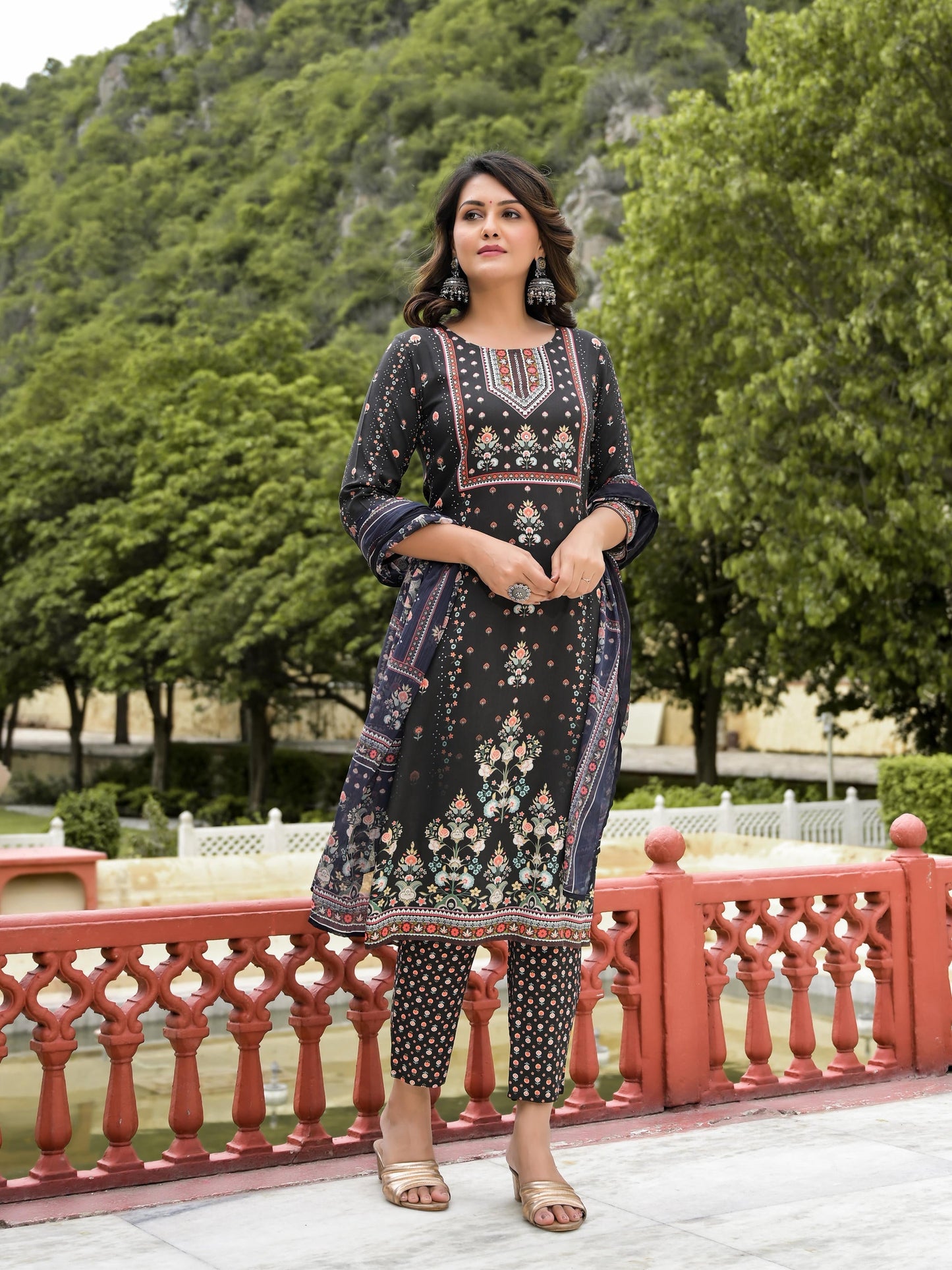 Juniper Women's Black Viscose Rayon Printed Kurta Set