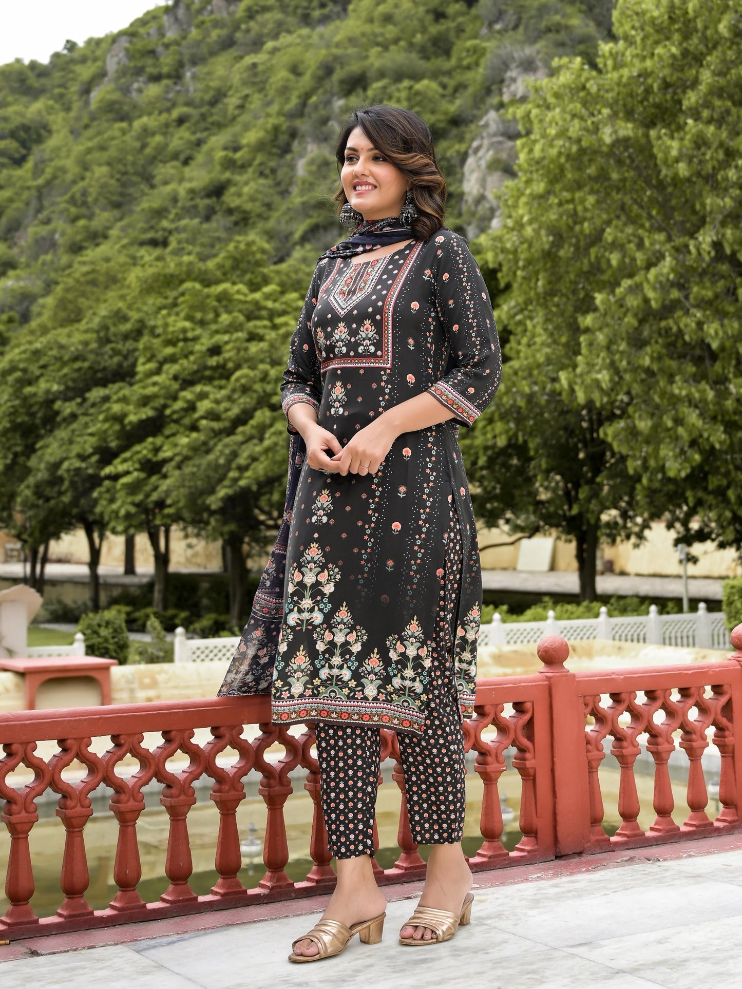 Juniper Women's Black Viscose Rayon Printed Kurta Set