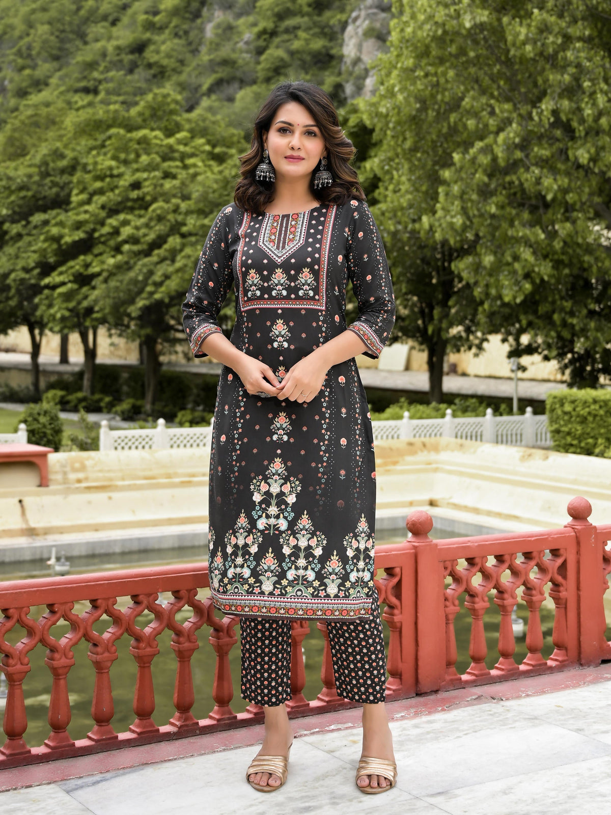 Juniper Women's Black Viscose Rayon Printed Kurta Set