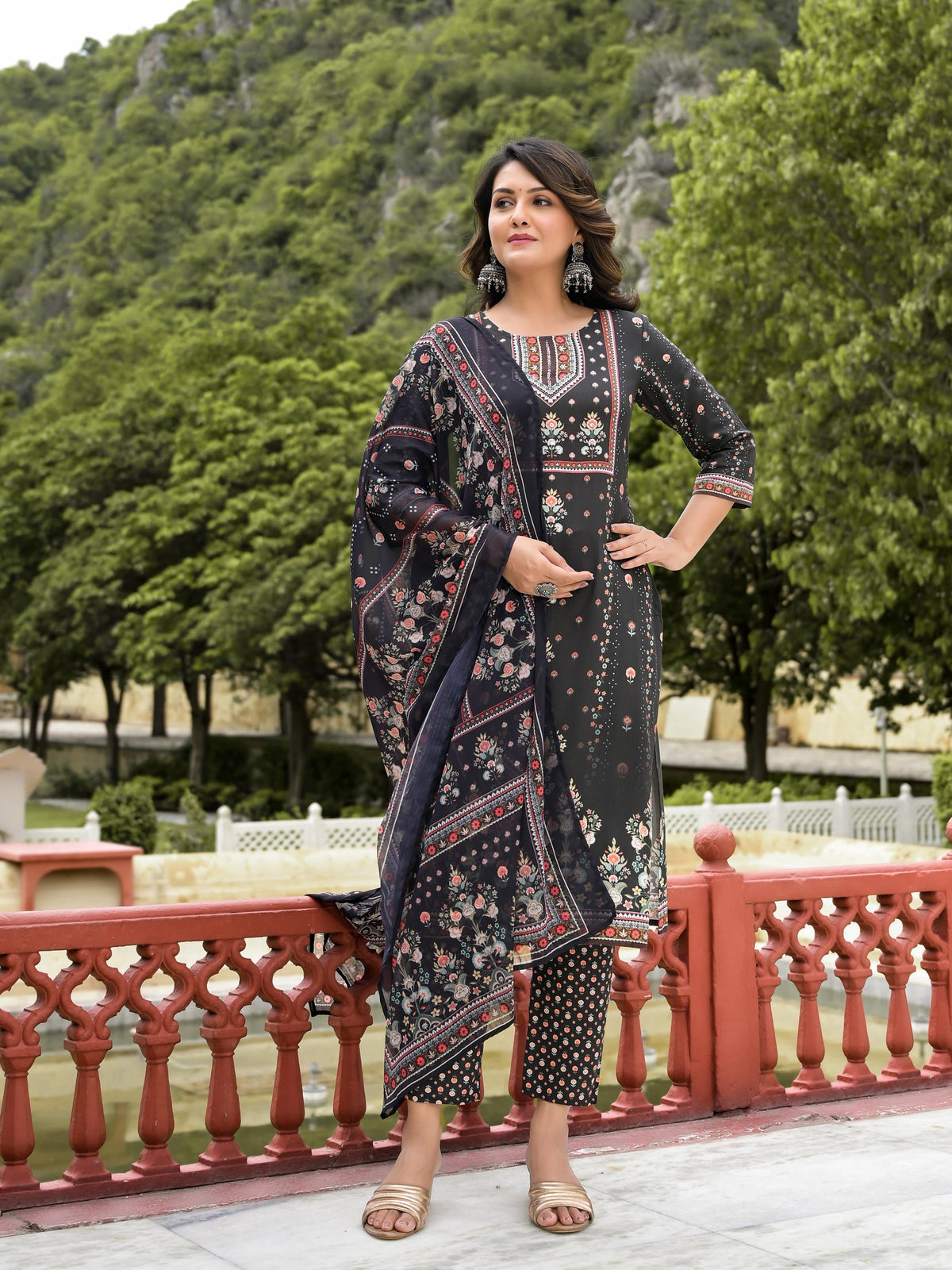Juniper Women's Black Viscose Rayon Printed Kurta Set
