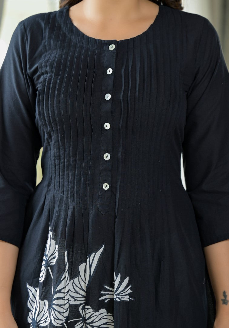 Juniper Women's Black Floral Printed Cotton Kurta With Button Detailing