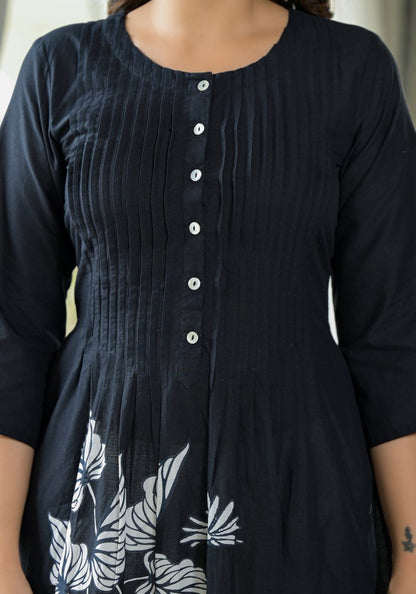Juniper Women's Black Floral Printed Cotton Kurta With Button Detailing