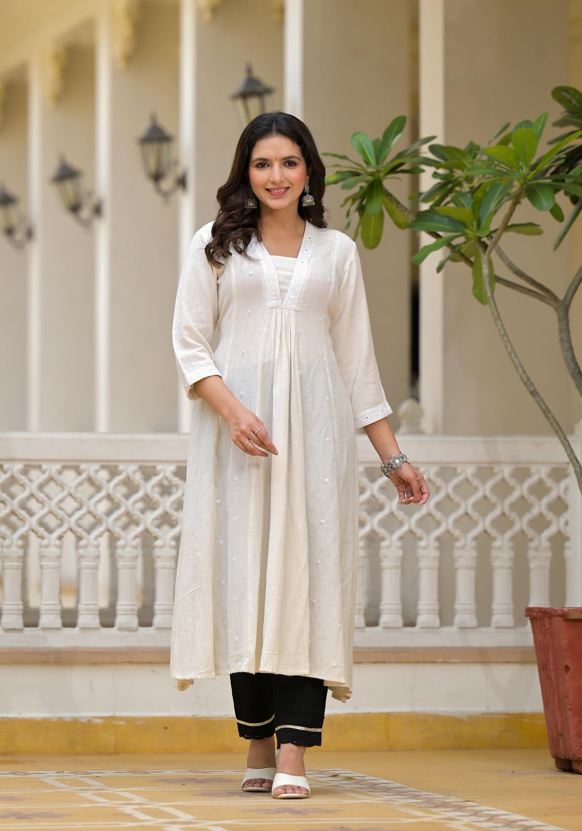 Juniper Off-White Solid Kurta With Mirror Work