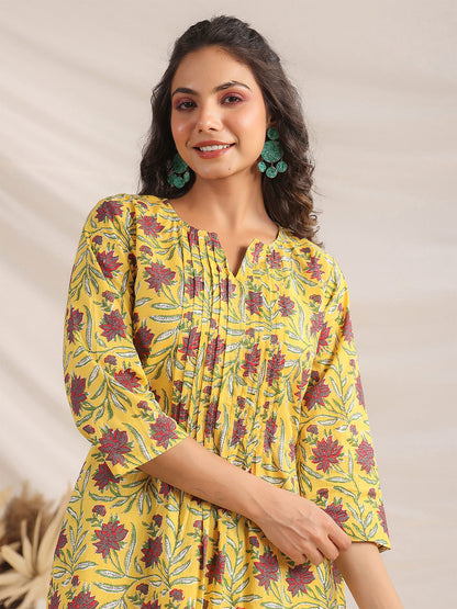Janasya Pleated Cambric Yellow Floral Notch Neck Co-Ords