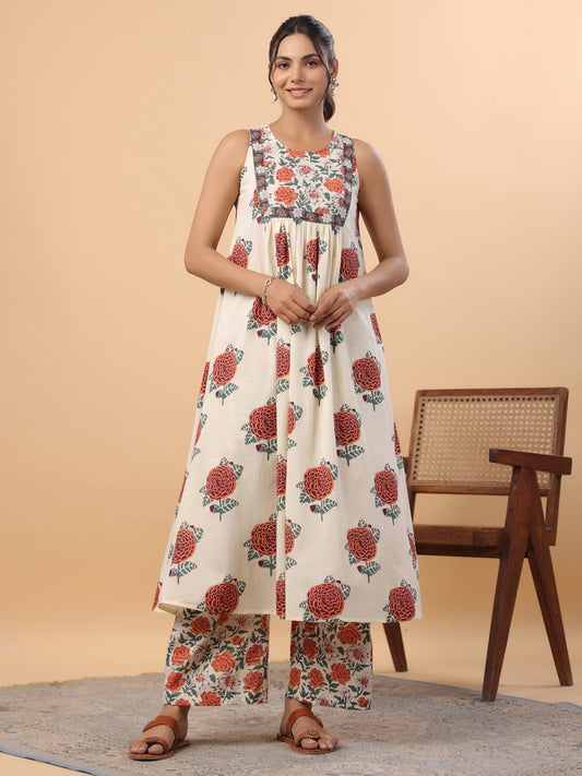Janasya Gathered Cambric Cream Floral Round Neck Kurta & Bottom