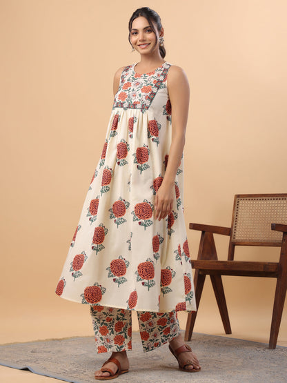 Janasya Gathered Cambric Cream Floral Round Neck Kurta & Bottom